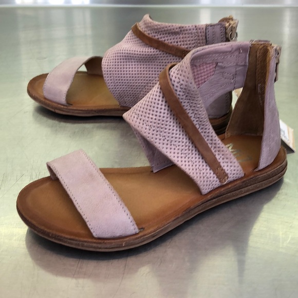 Sundance Shoes - New Miz Mooz mauve and brown leather sandals.